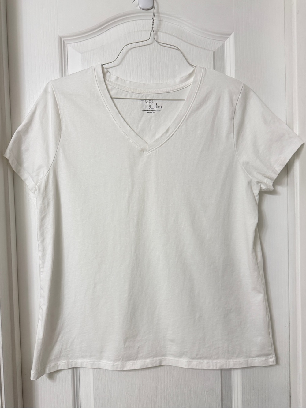 Time and Tru Women's White 100% Cotton V-Neck Tee Short Sleeve Size L